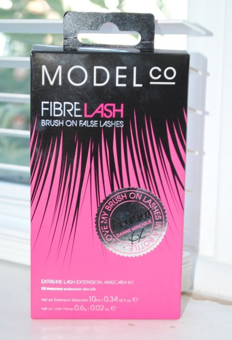 Model Co fibre Lash Brush On False Lashes Model Co fibre Lash Brush On False Lashes