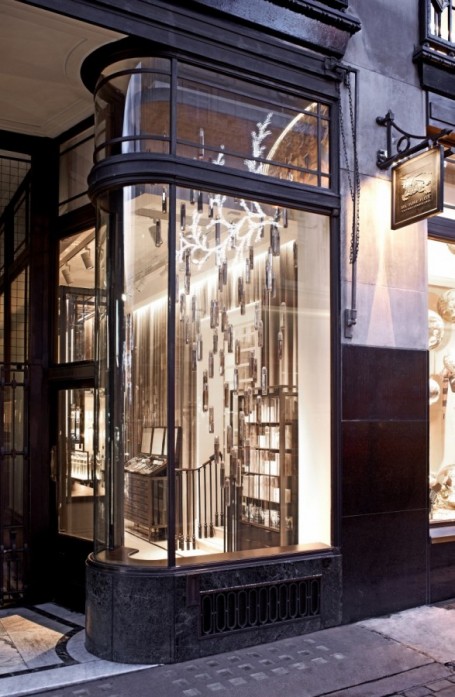 Burberry Beauty Hall in Burberry Regent Street 1 Burberry+beauty+counter+regent+street
