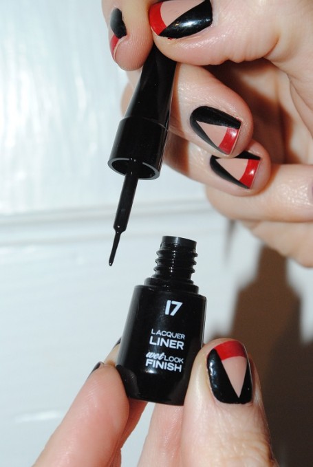 Boots SEVENTEEN Wet Look Lacquer Eye Liner Review and Swatch 1 Boots+17+Wet+look+lacquer+liner+review