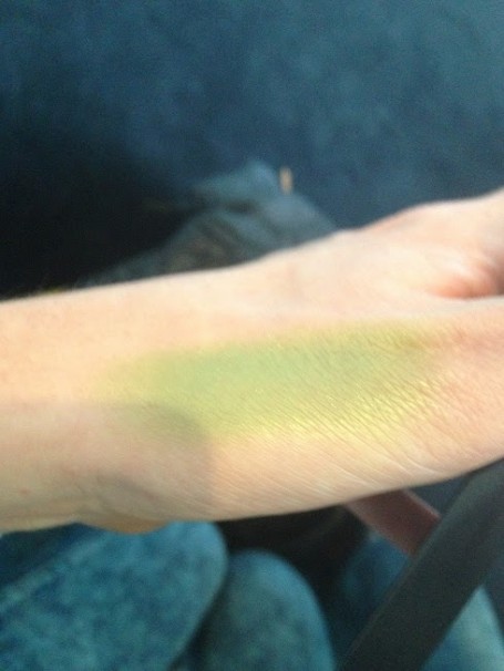 Illamasqua Paranormal Palette Review 2 illamasqua-paranormal-palette-green-possession-swatch