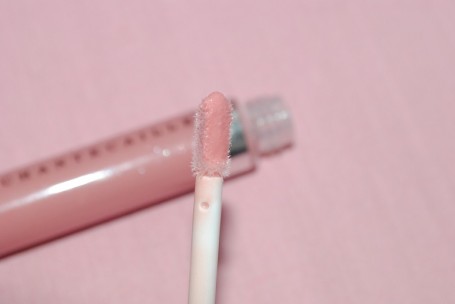Chantecaille Luminous Gloss in Pink Melon Review and Swatches 2 chantecaille-luminous-gloss-applicator