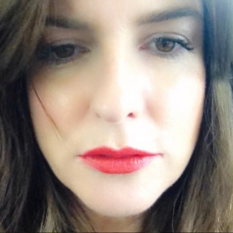 urban-decay-revolution-lipstick-bang-review-swatch