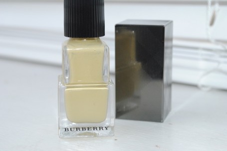 burberry-ss14-nails-polish-pale-yellow-cara
