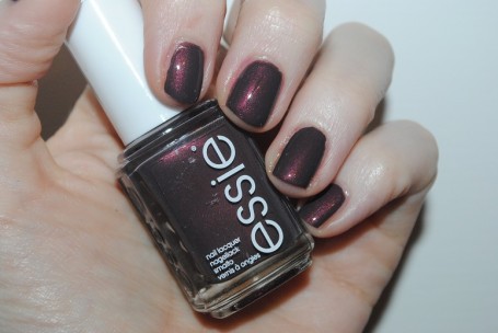 Essie Sable Collar Review & Swatch essie-sable-collar-swatch