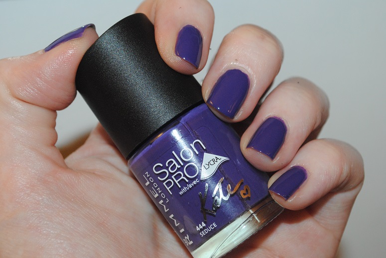 Rimmel Urban Bohemian Kate Moss Nail Collection Review - Seduce Swatch rimmel-kate-urban-bohemian-nail-seduce-444-swatch