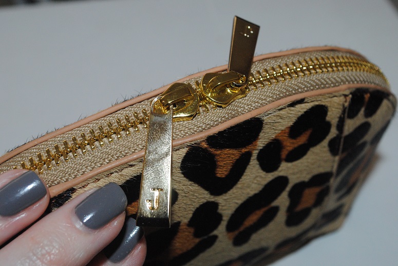 Phone Charging Makeup Bag from Jadeco jadeco-gillan-phone-charger-makeup-bag-review