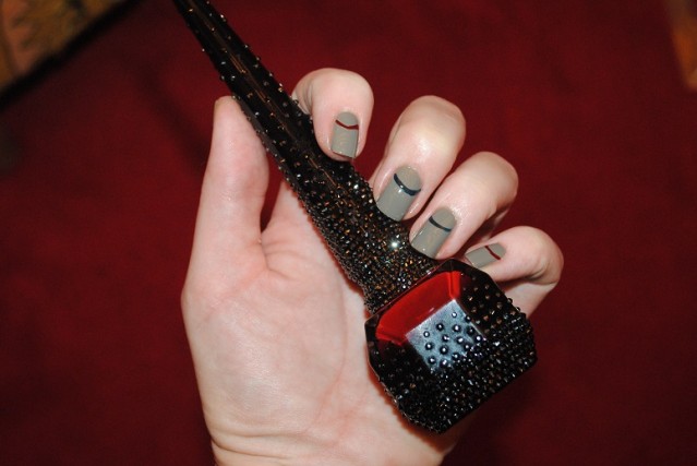 Rouge Louboutin Starlight Launches & Holiday Manicures 5 rouge-louboutin-starlight-manicure