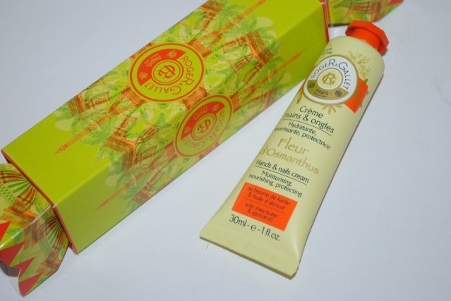 roger-&-gallet-crackers-hand-nail-fleur-d'osmanthus-kaleidoscopic